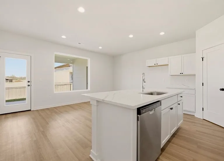 3402 E Thunder St — Photo 2