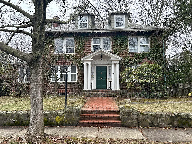 38 Baker Ave