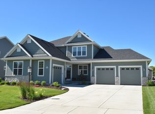 N61W21442 Masters Dr, Menomonee Falls, WI 53051