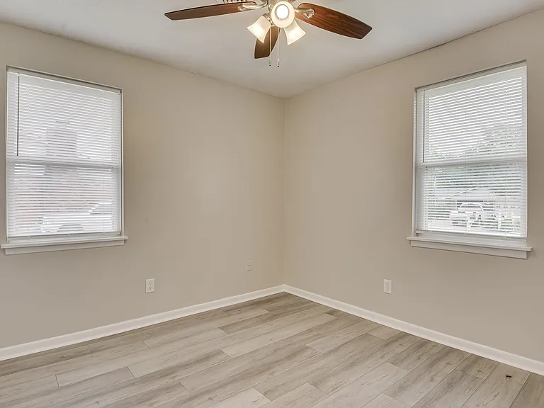 250 Almon Ct — Photo 17