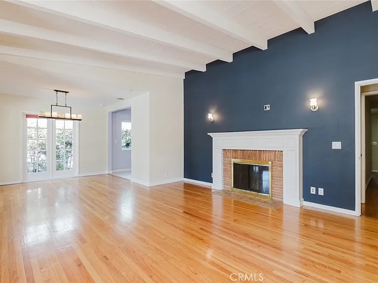 12832 Kling St — Photo 5