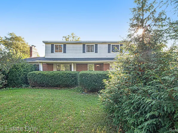 1360 Iva St, Burton, MI 48509