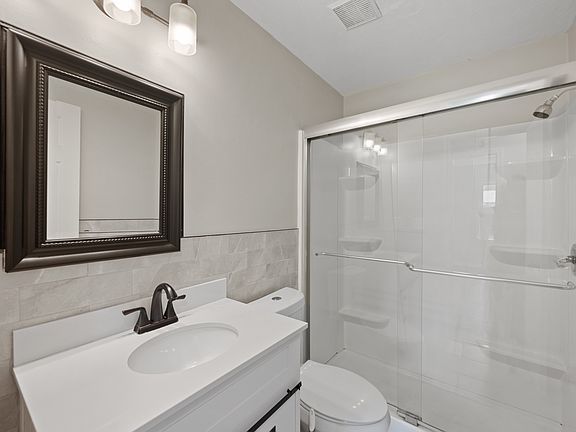 4th image of 1592 Boles Pl