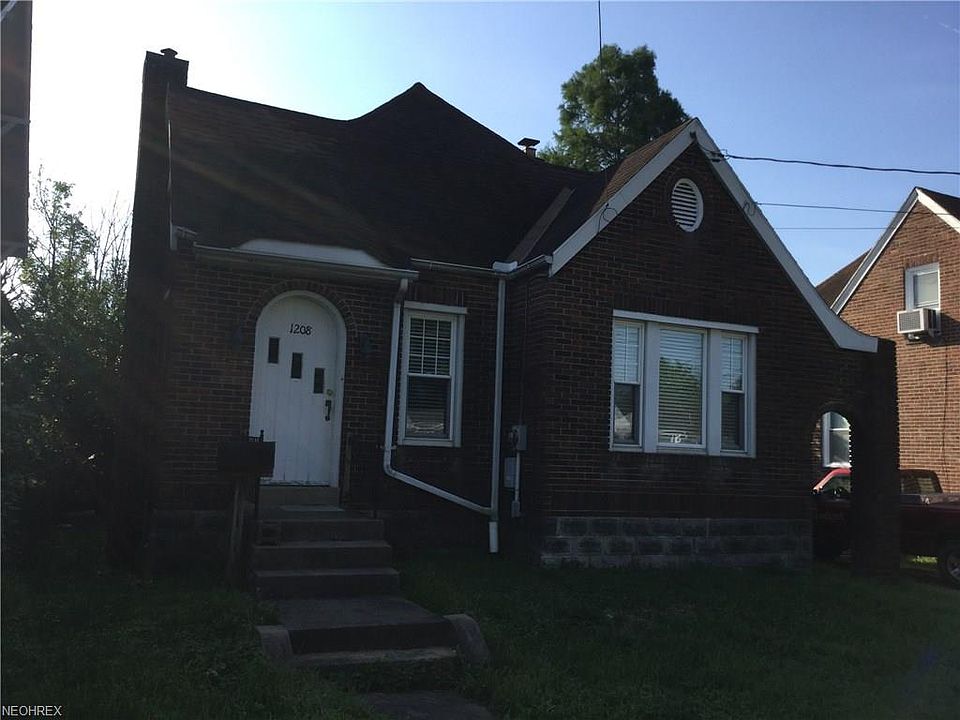 1st image of 1208 Laird Ave