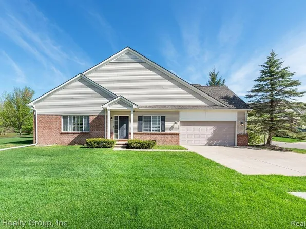 49022 Packard Ct, Belleville, MI 48111