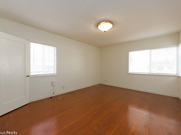 5th image of 21151 Montgomery Ave