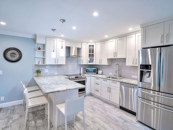 5th image of 3041 Los Prados St APT 207
