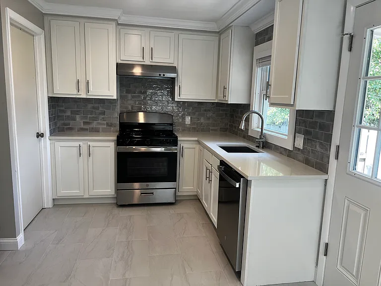 992 Northwest Blvd — Photo 1
