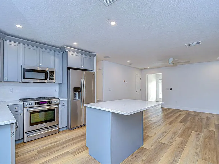 1205 W Hollywood St — Photo 14
