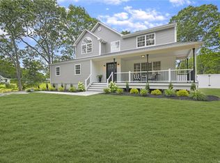 19 Summit Blvd, Westhampton, NY 11977