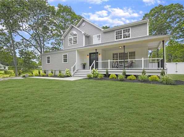 19 Summit Boulevard, Westhampton, NY 11977