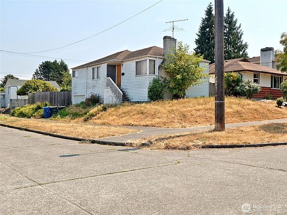 3rd image of 3002 21st Avenue S