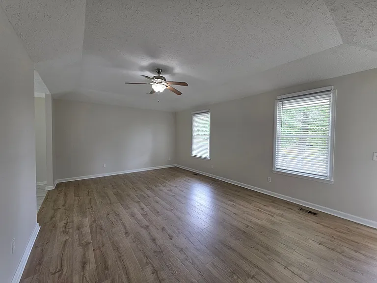 307 Castlewood Dr — Photo 16