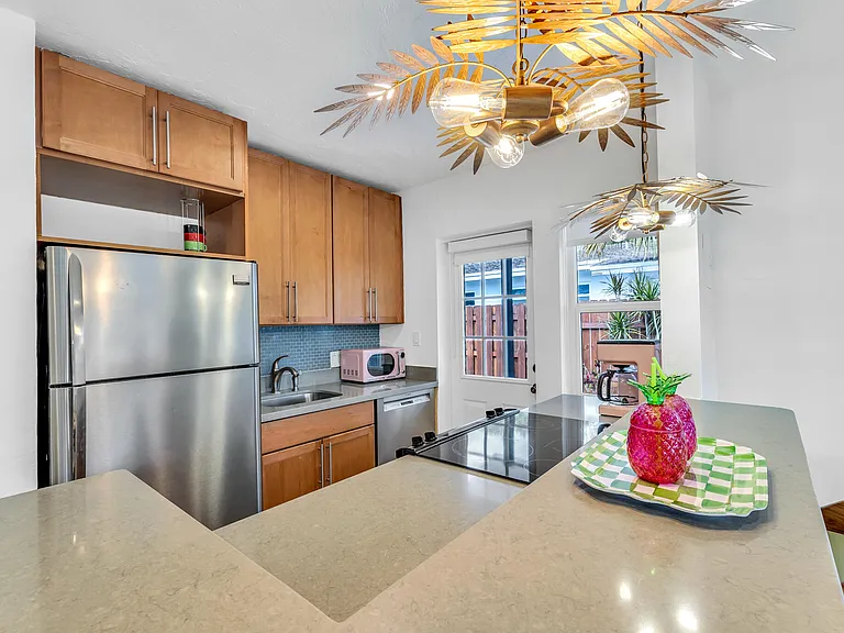 2412 NE 4th St #W — Photo 9