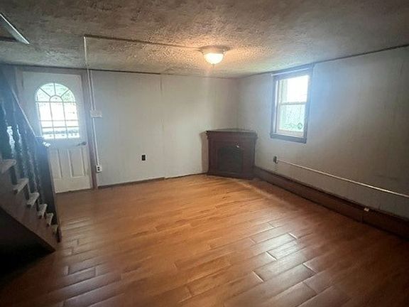 3rd image of 444 E Bertsch St