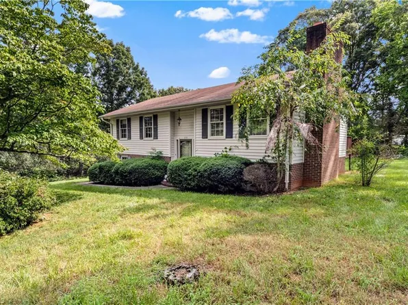 210 Knoxwood Rd, Winston Salem, NC 27107