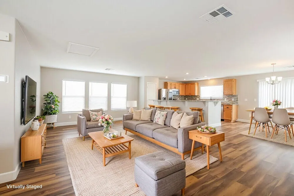 4 bed, 2.5 bath, 2318 sqft, $3,090 — Photo 4