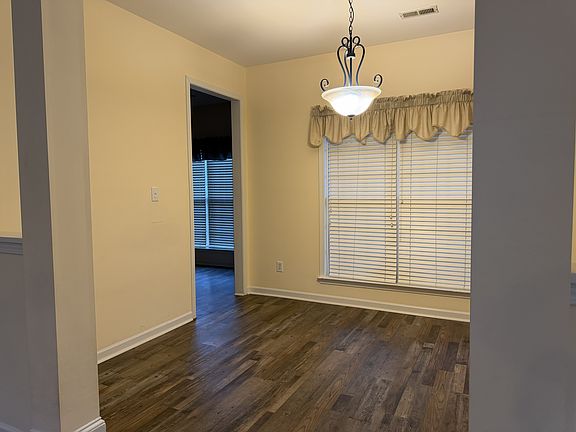 Dining room.