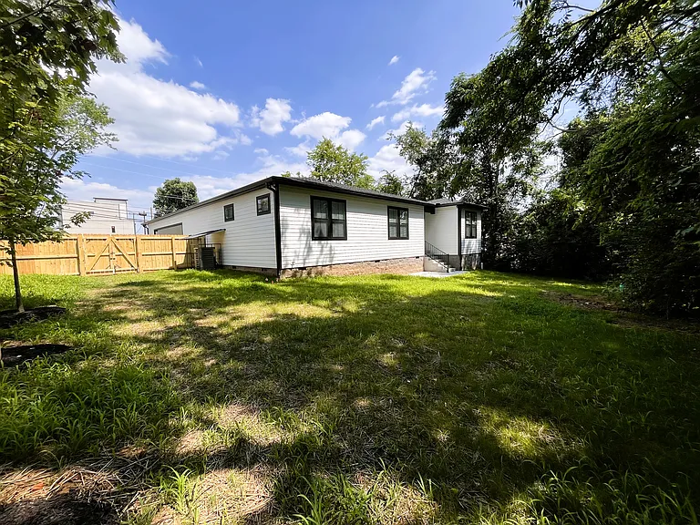 1516 Jones Ave — Photo 5