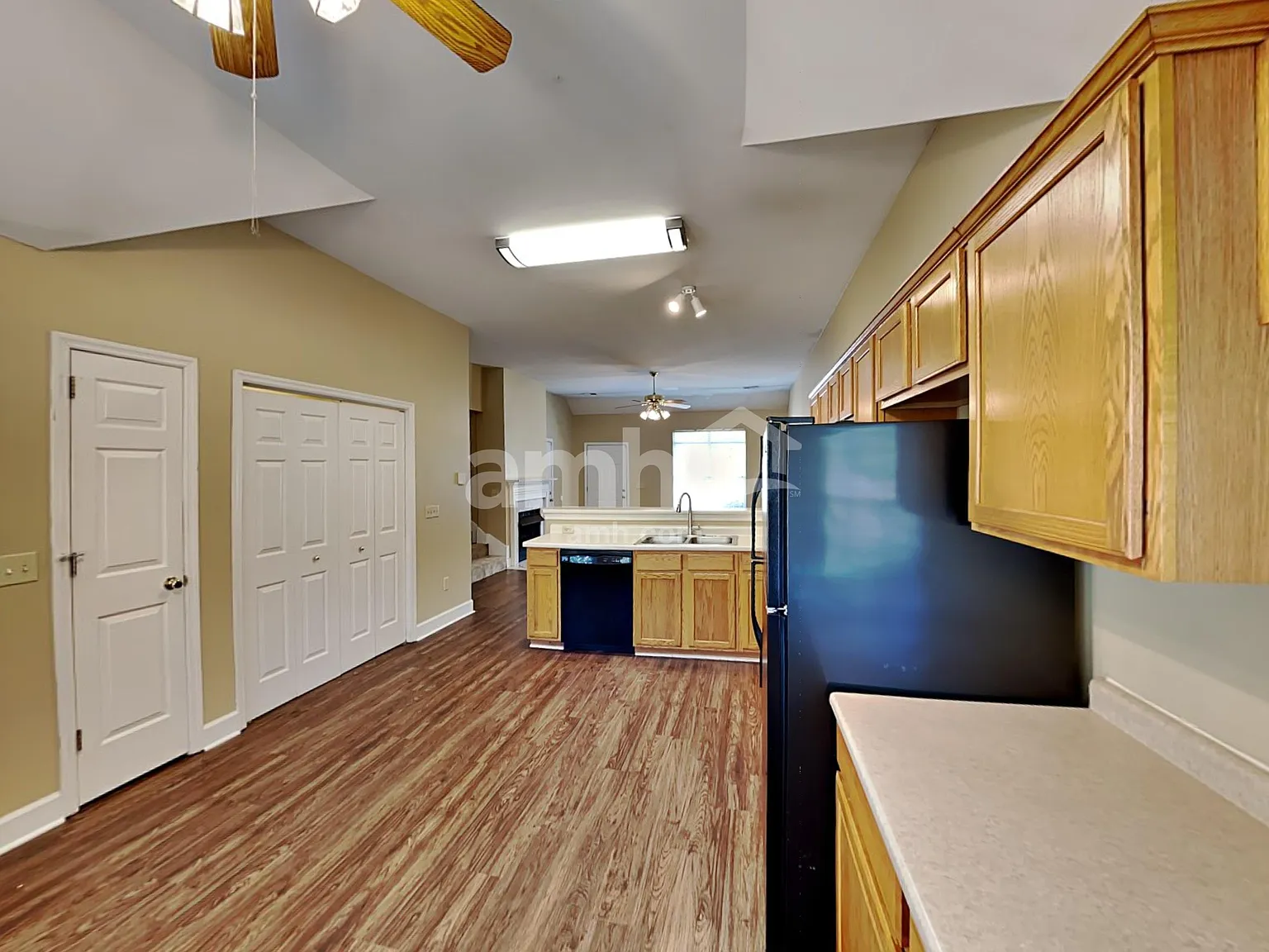 4 bed, 2.5 bath, 1750 sqft, $2,380 — Photo 3