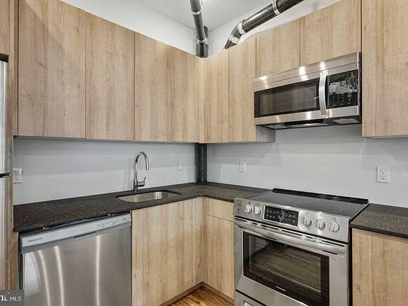 2nd image of 1231 Wood St #20S