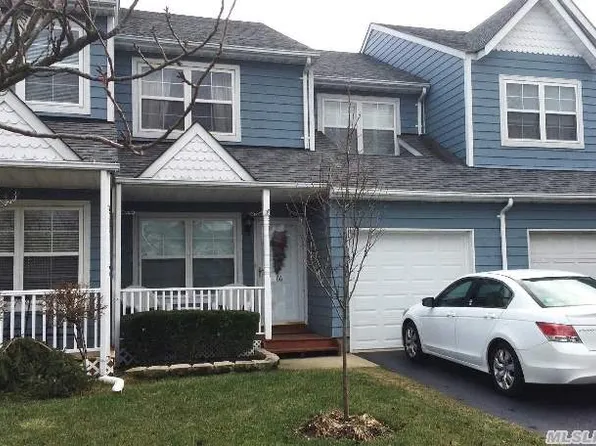 86 Sprucewood Blvd, Central Islip, NY 11722