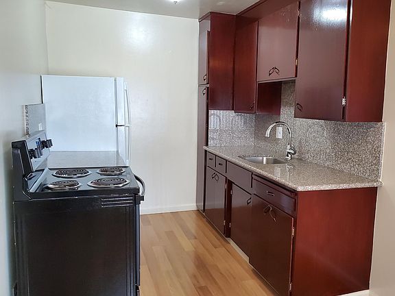 2nd image of 1024 Valencia Ave APT 10