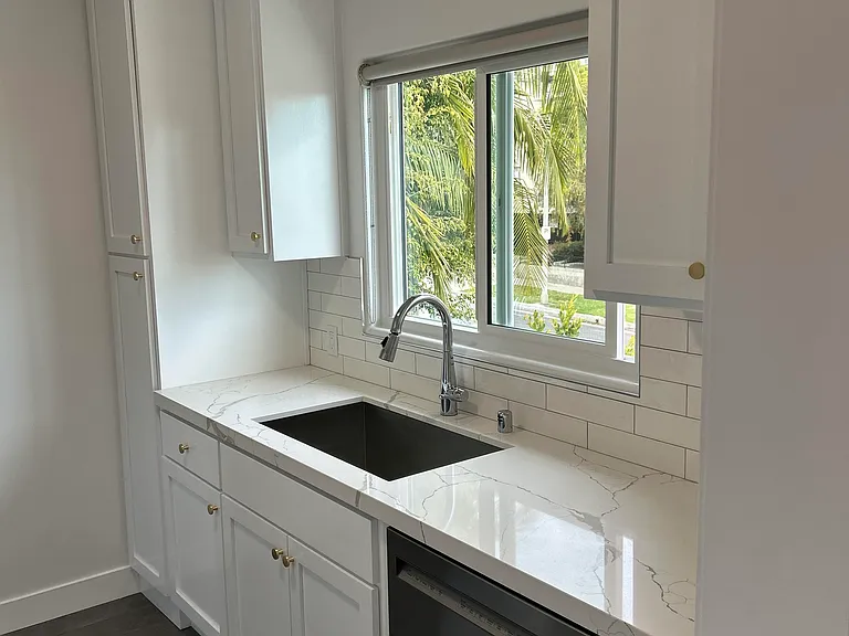 1315 N Poinsettia Pl #7 — Photo 2