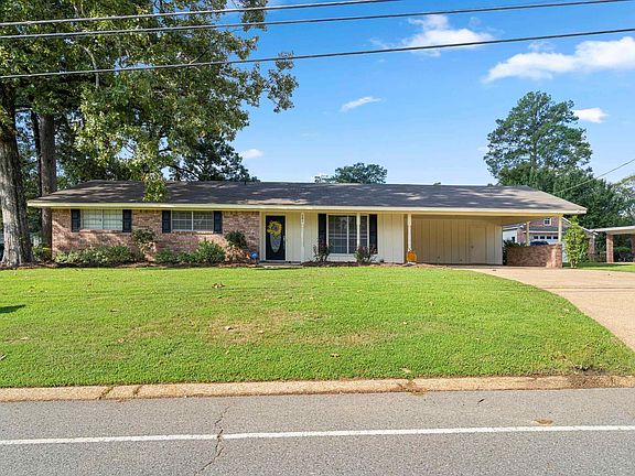 3rd image of 303 Darbonne Dr