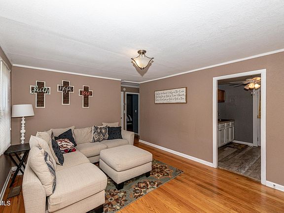 4th image of 709 Houston Ave