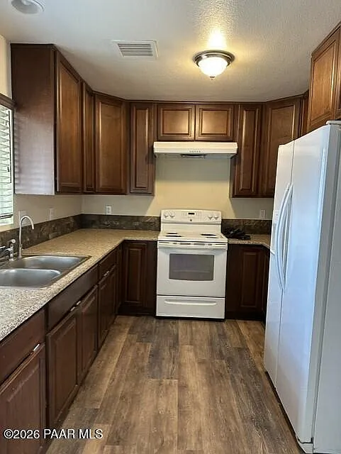 3 bed, 1.0 bath, 1200 sqft, $1,875 — Photo 2