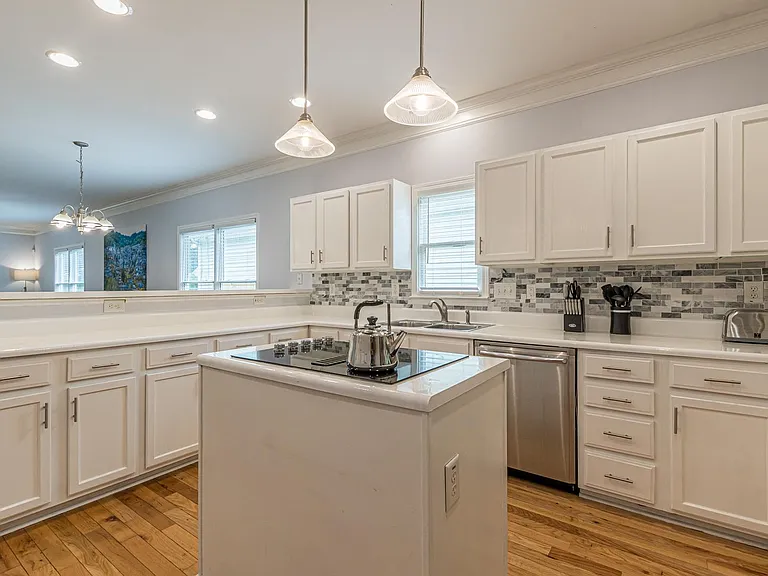 1912 E Farris Ave — Photo 13