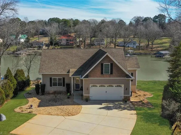 3160 Bass Dr, Sherrills Ford, NC 28673