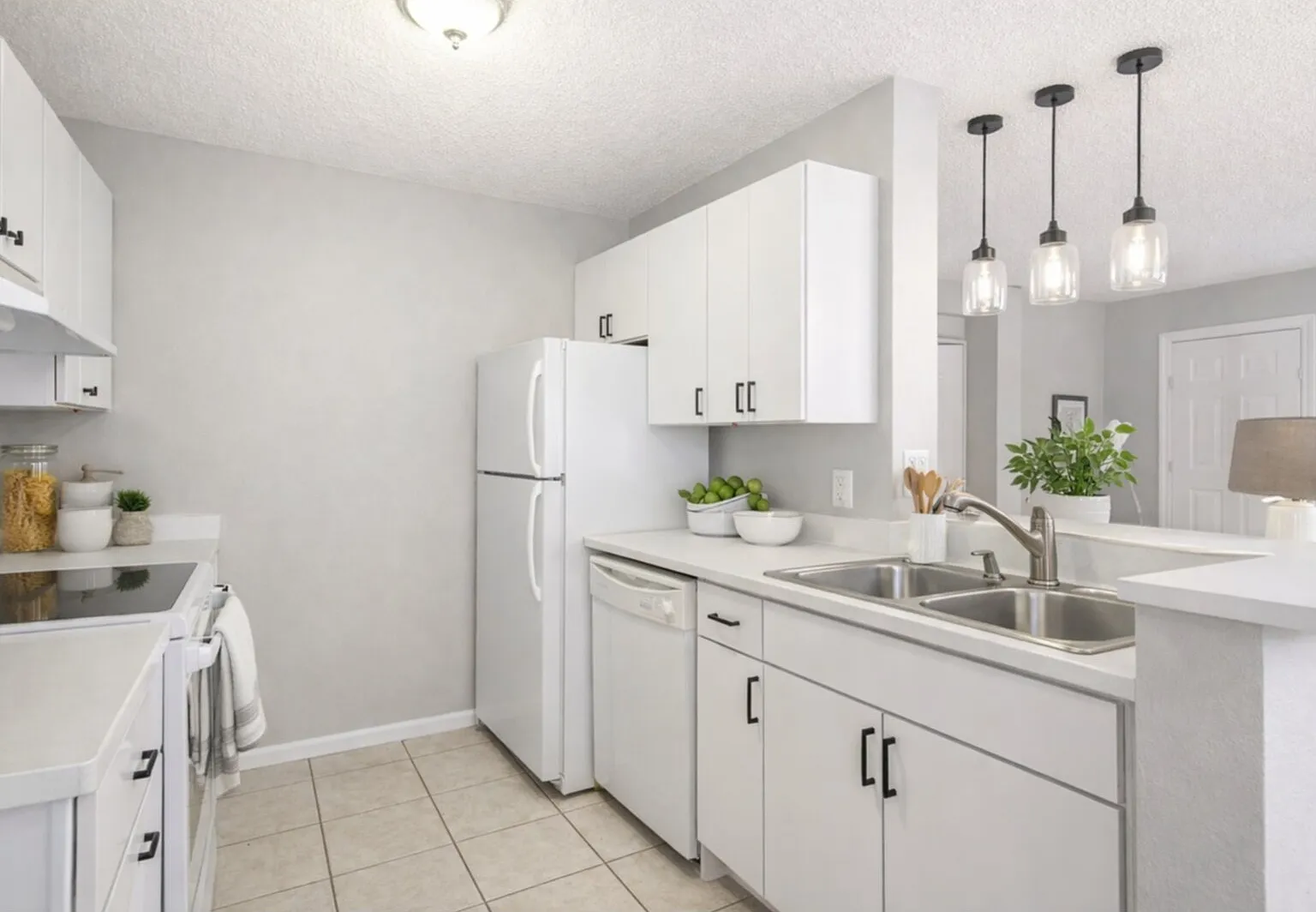 2 bed, 1.0 bath, $1,295 — Photo 2