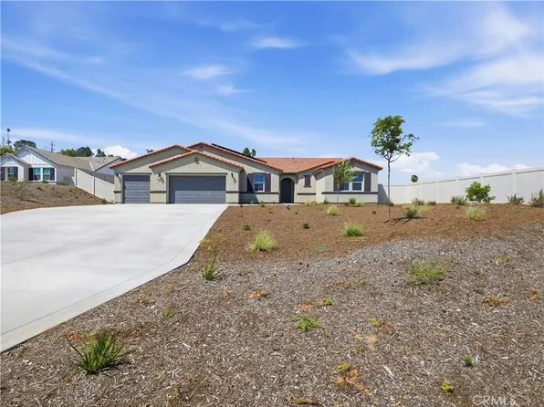 6113 Saddlehorn Ln, Jurupa Valley, CA 92509