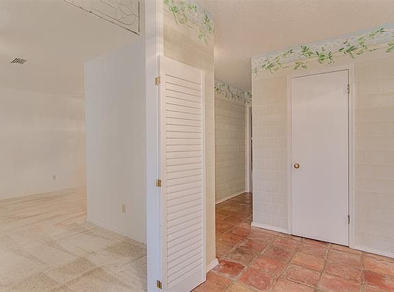 4th image of 1805 Park Hill Dr