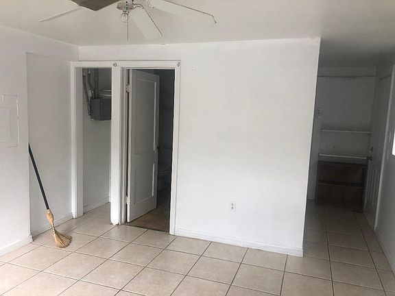 2nd image of 2251 Bay St #2253