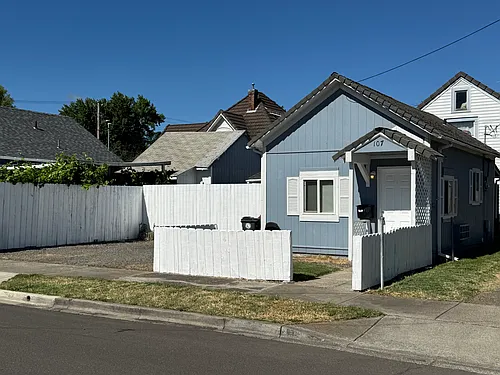 107 N Peach St Photo 1