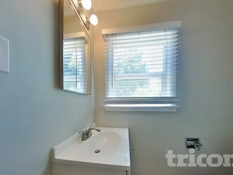 463 Park Ave — Photo 14