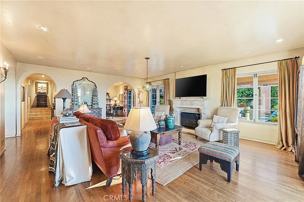 2 bed, 2000 sqft, $12,000 — Photo 3