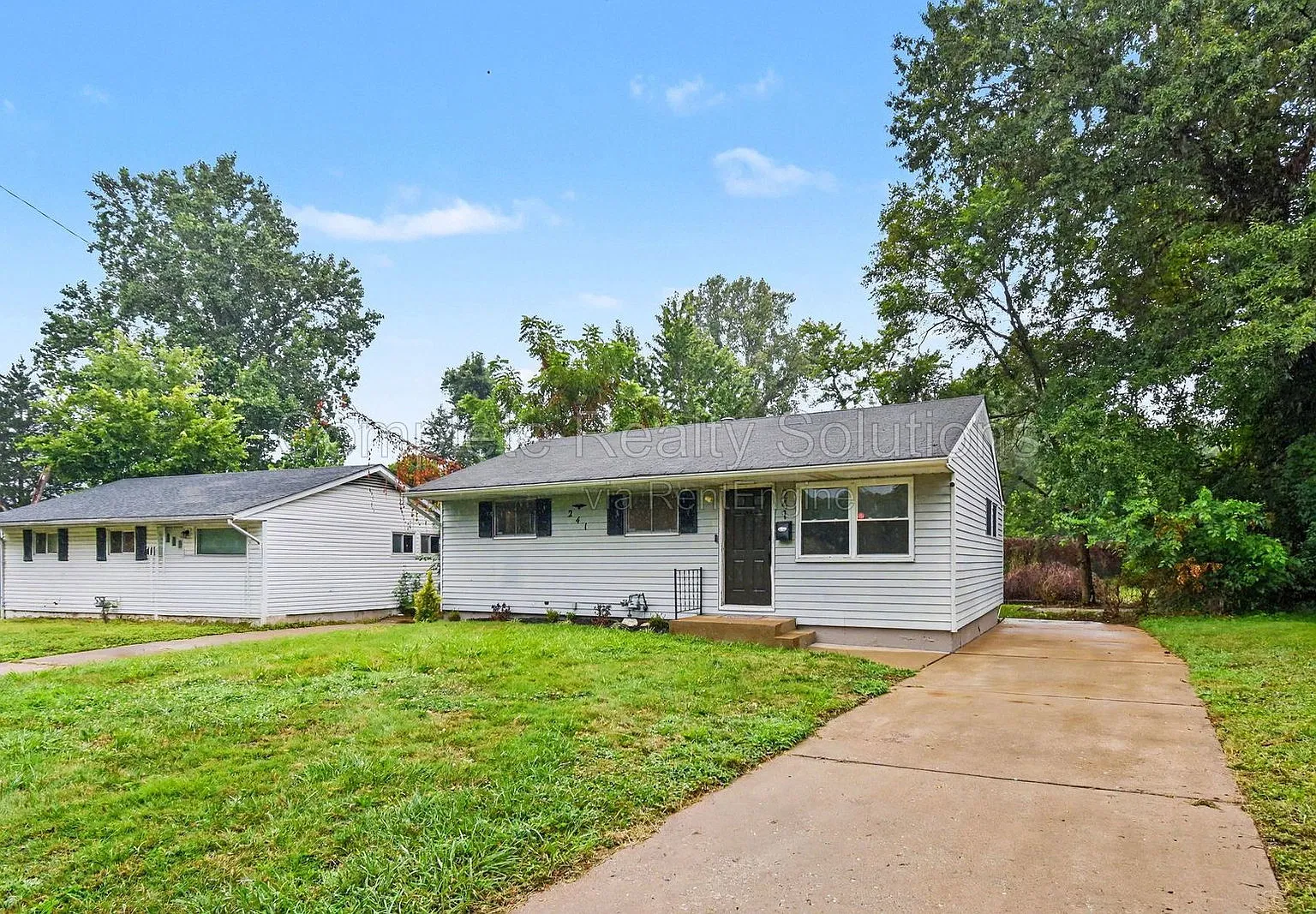 3 bed, 1.0 bath, 1135 sqft, $1,350 — Photo 1