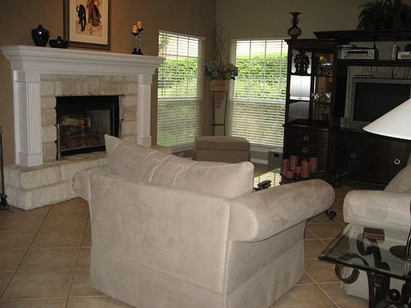 3rd image of 111 Deerhorn Ct