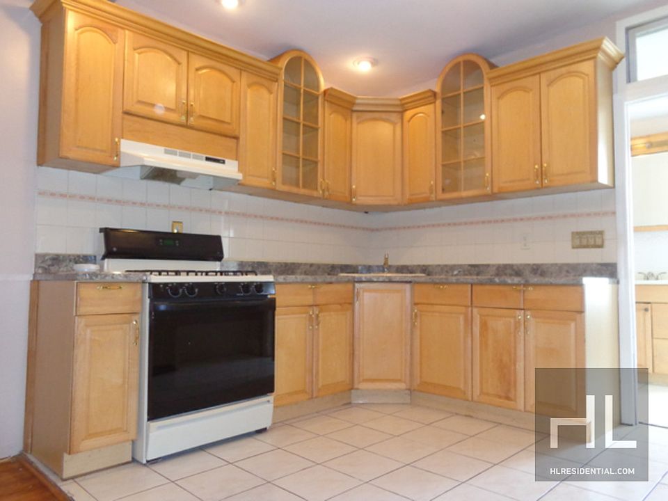 1st image of 267 20th St APT 3R