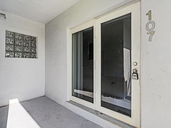 3rd image of 4001 NE 21st Ave APT 107