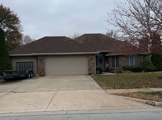 1943 E Ridgewood Dr, Springfield, MO 65804