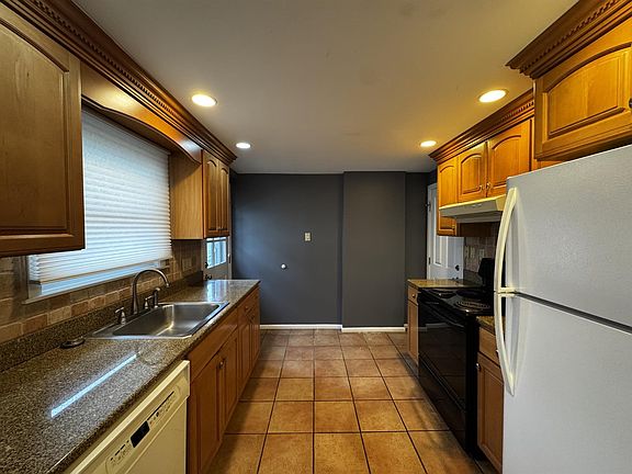 3rd image of 80 North St