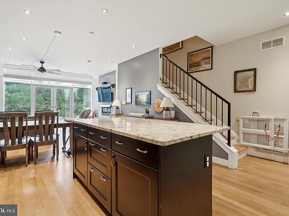 4th image of 251 Leverington Ave