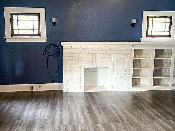 5th image of 212 E Auburndale Ave