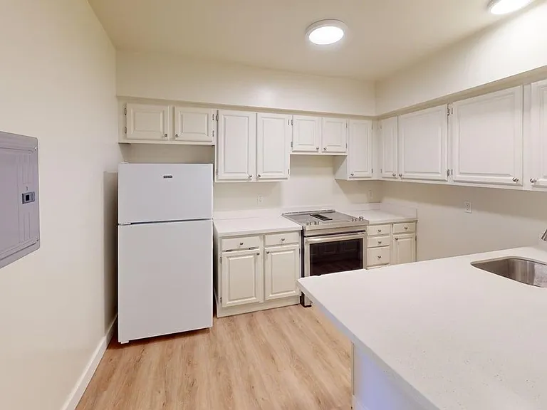 51 Essex St #11 — Photo 5