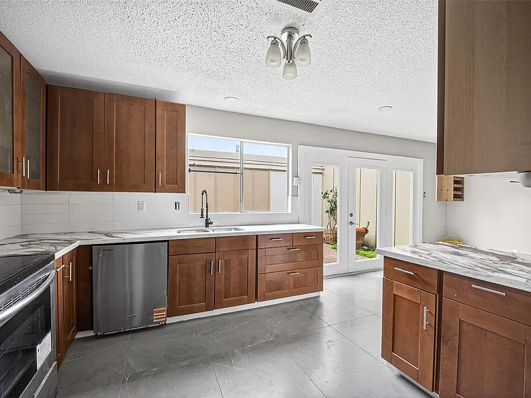 2340 Woodland Park Dr #113 — Photo 20
